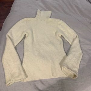 Comfy bucle cream sweater